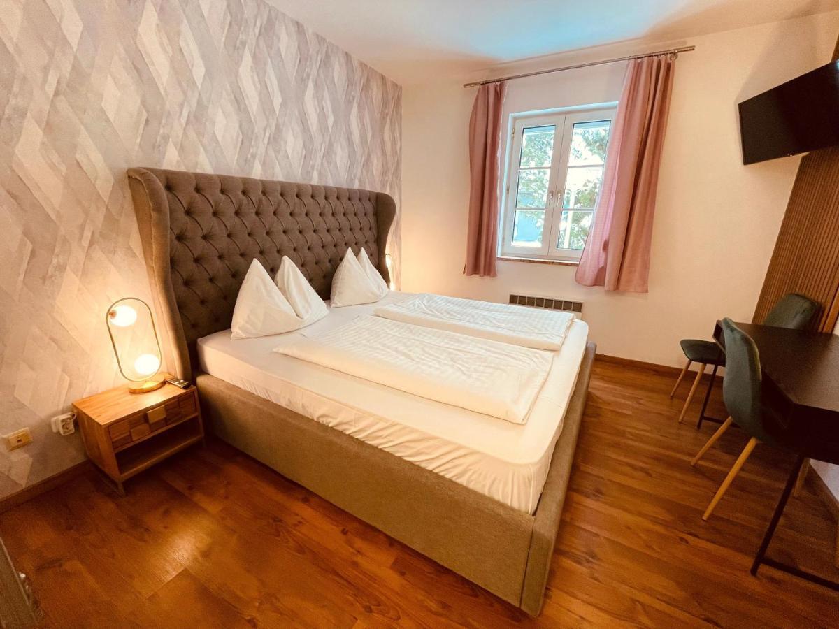 Gaestehaus Am Stadtpark Vocklabruck Bagian luar foto