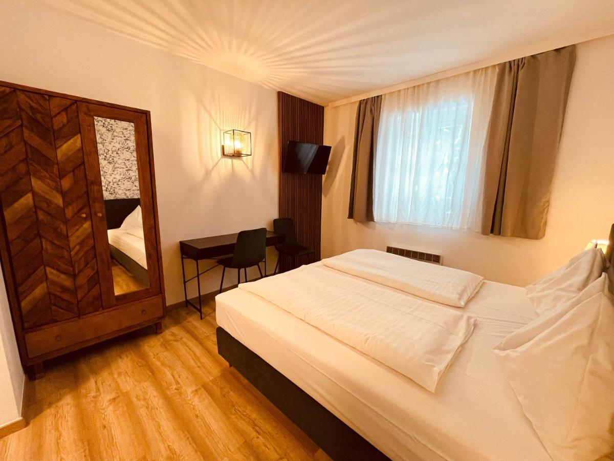 Gaestehaus Am Stadtpark Vocklabruck Bagian luar foto