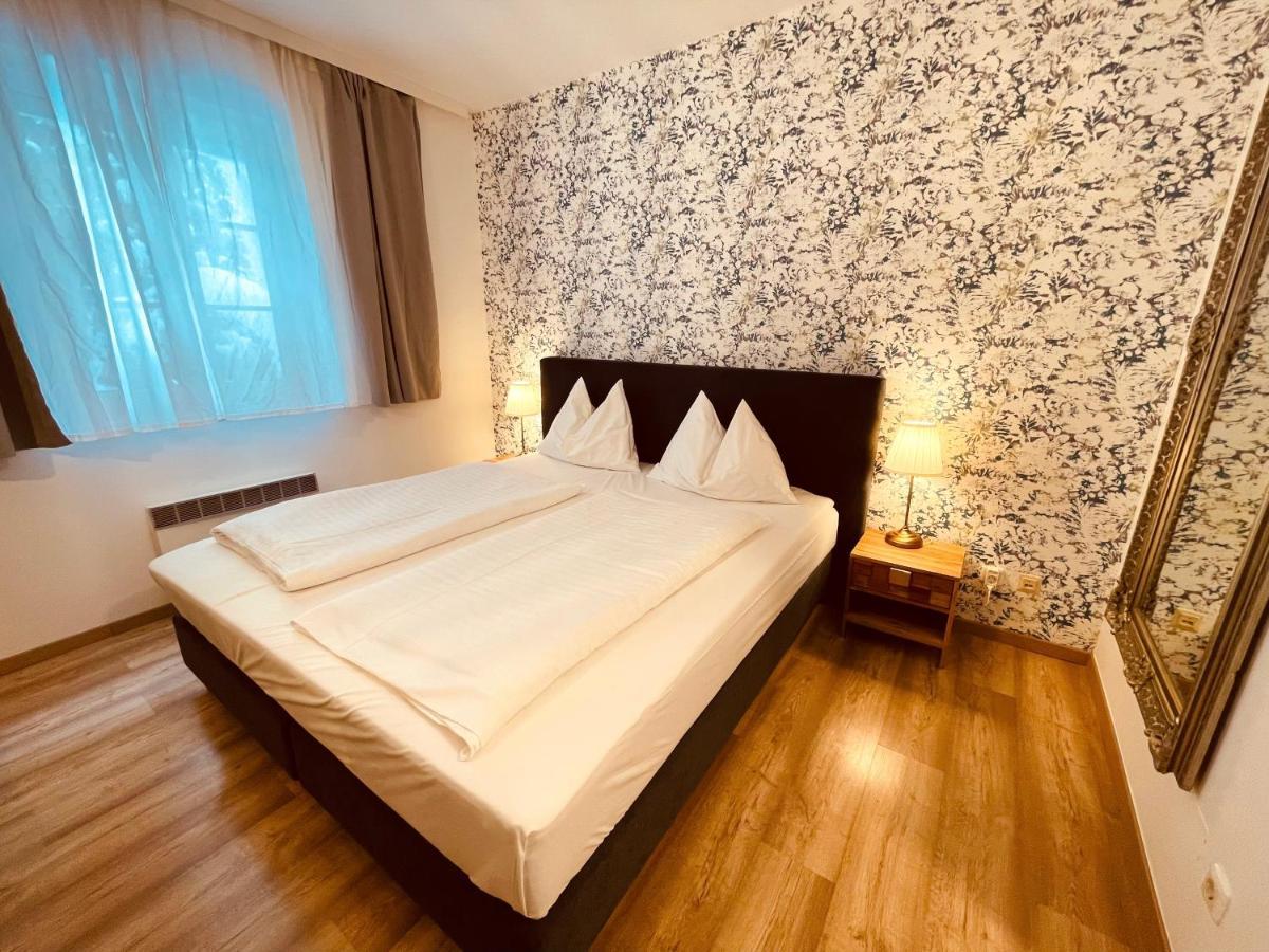 Gaestehaus Am Stadtpark Vocklabruck Bagian luar foto